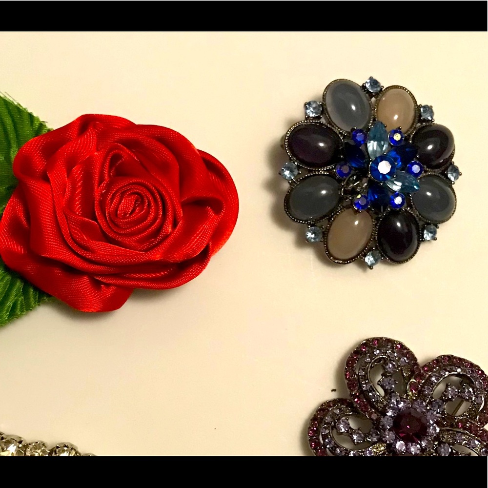 Brooches 🌹 rose, blue and purple brooches bundle